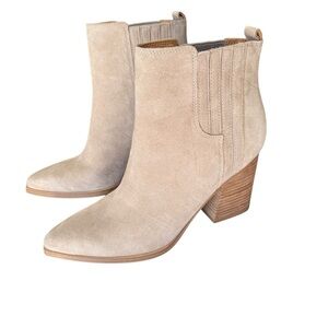 MARC FISHER OSHAY SUEDE LEATHER WESTERN BOOTIES NUDE SZ 9.5 chic boho country